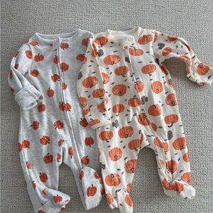 Carter's/ Little Planet Organics Pumpkin Print Footies - Gray and Cream
